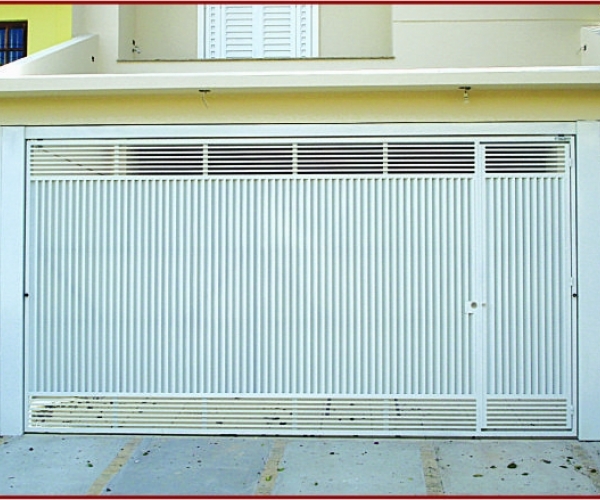 FV010 - veneziana vertical com ventilação superior e inferior em Tubos